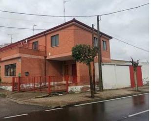 Vista exterior de Casa o xalet en venda en Mojados amb Terrassa