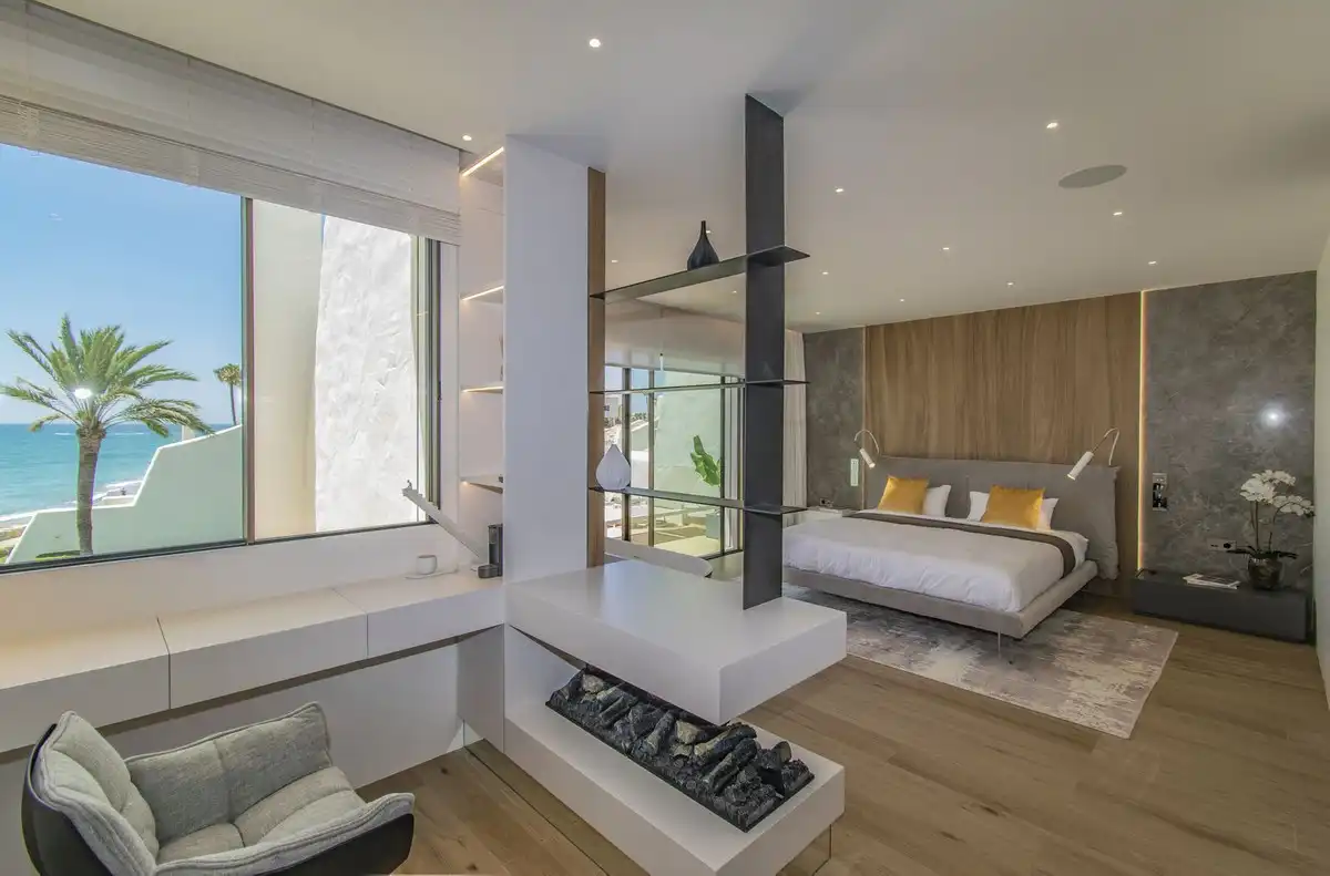 Dormitori de Casa adosada en venda en Marbella amb Aire condicionat, Jardí privat i Terrassa