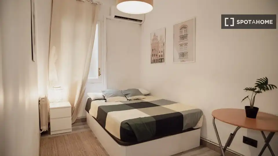Habitación de Piso para compartir en Barcelona con Aire acondicionado, Calefacción y Amueblado