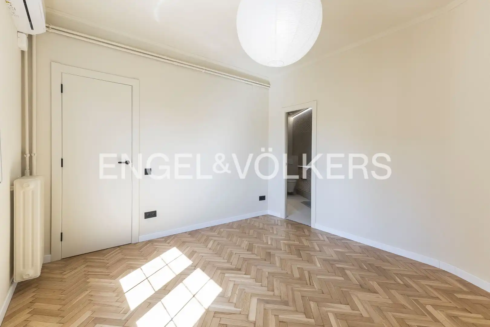 Flat for sale in Barcelona  with Air Conditioner, Heating and Parquet flooring