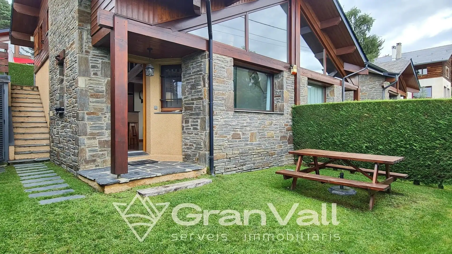 Vista exterior de Casa adosada en venta en Saillagouse con Calefacción, Jardín privado y Parquet