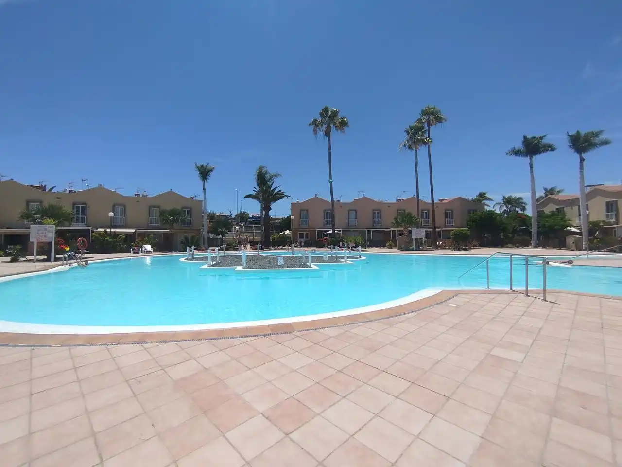 Schwimmbecken von Wohnung zum Verkauf in San Bartolomé de Tirajana mit Klimaanlage, Terrasse und Möbliert