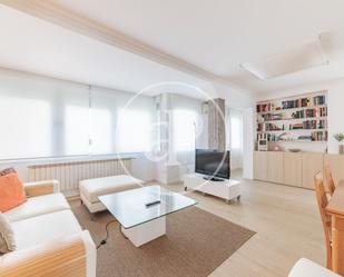 Living room of Flat to rent in  Madrid Capital  with Air Conditioner, Heating and Furnished