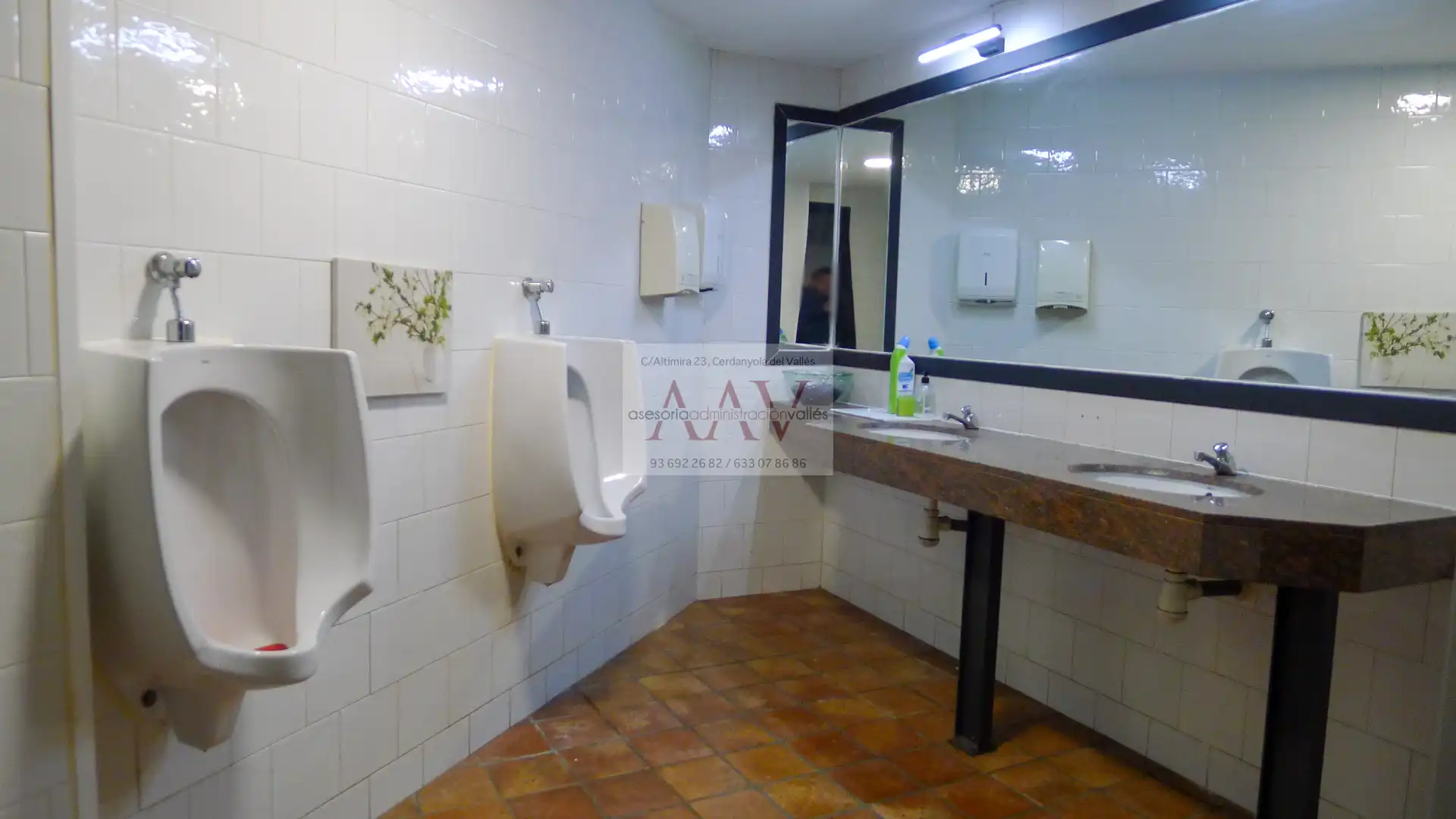 Bathroom of Industrial buildings for rent in Cerdanyola del Vallès
