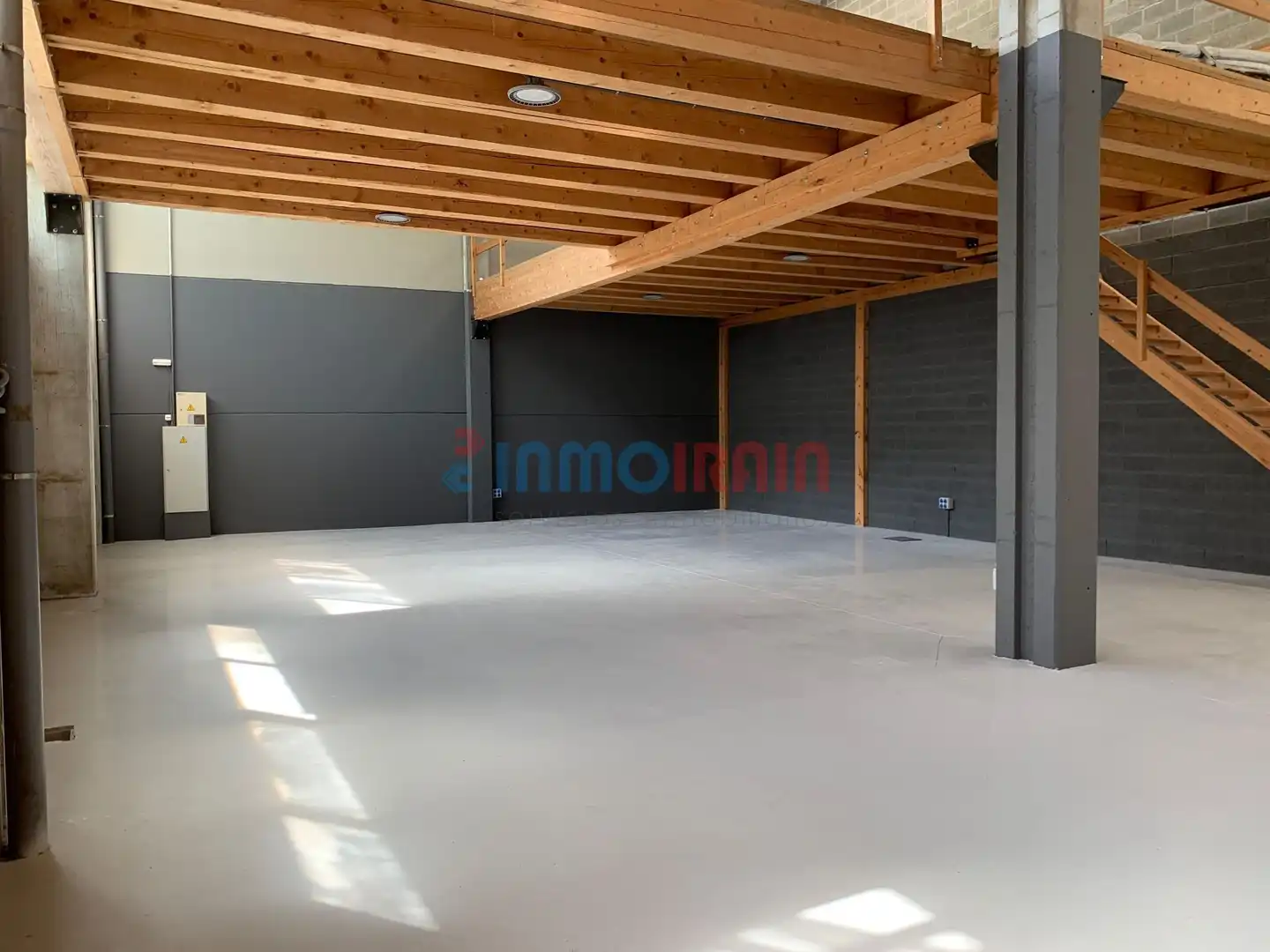 Industrial buildings for rent in Arama