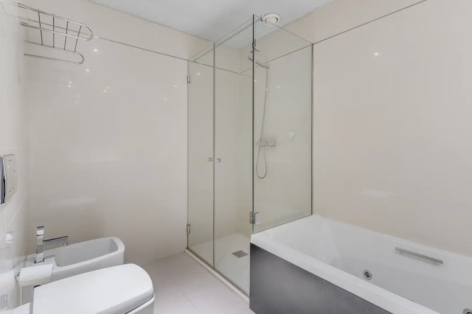 Bathroom of Flat for sale in Barcelona  with Air Conditioner, Heating and Parquet flooring