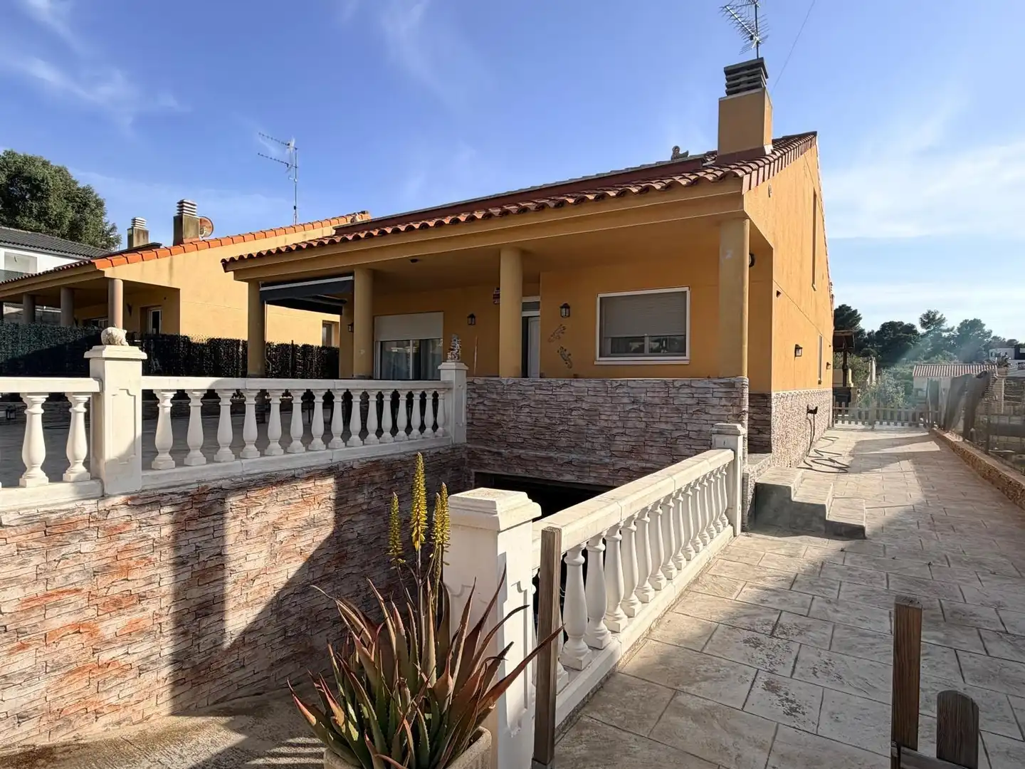 Vista exterior de Casa o chalet en venta en Cunit con Calefacción, Jardín privado y Terraza