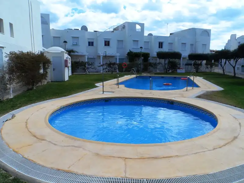 Piscina de Casa adosada en venda en Vera amb Aire condicionat, Calefacció i Jardí privat