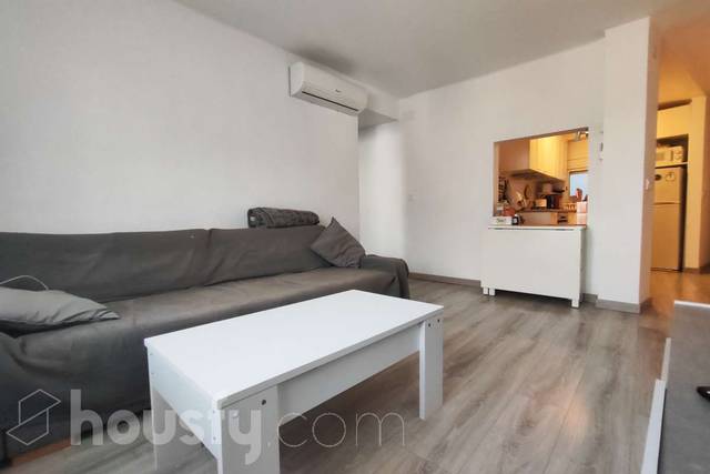 Piso en Alquiler en Carrer de Plutó, . en La Teixonera