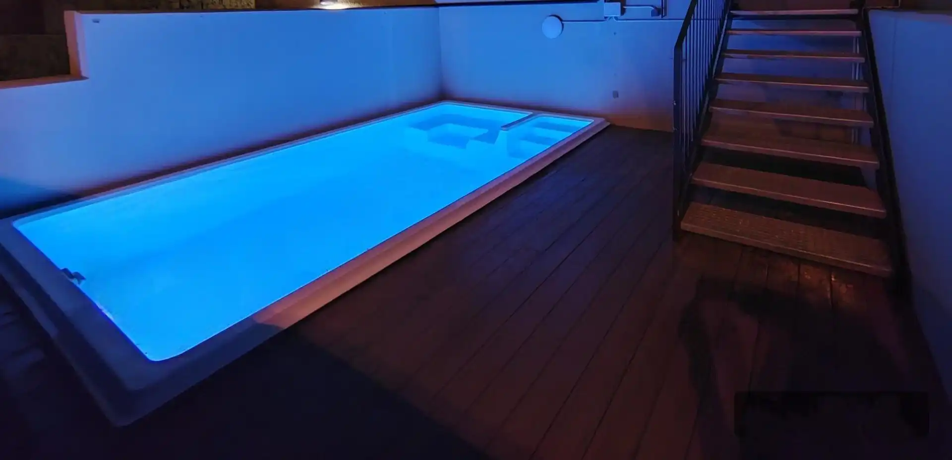 Schwimmbecken von Wohnung zum Verkauf in Barcelona mit Klimaanlage, Heizung und Privatgarten