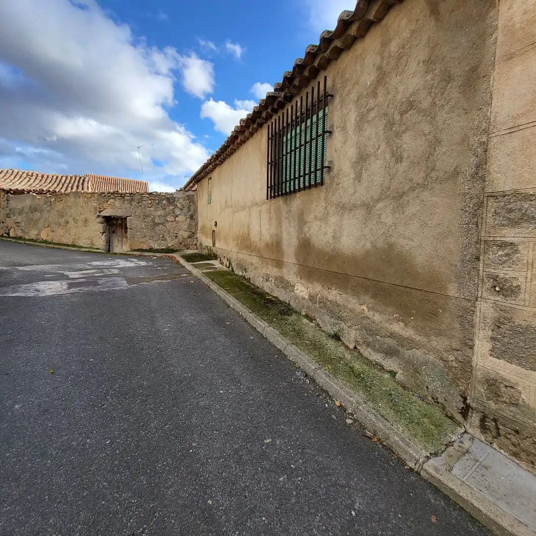 Vista exterior de Casa o xalet en venda en Muñogalindo amb Calefacció i Traster