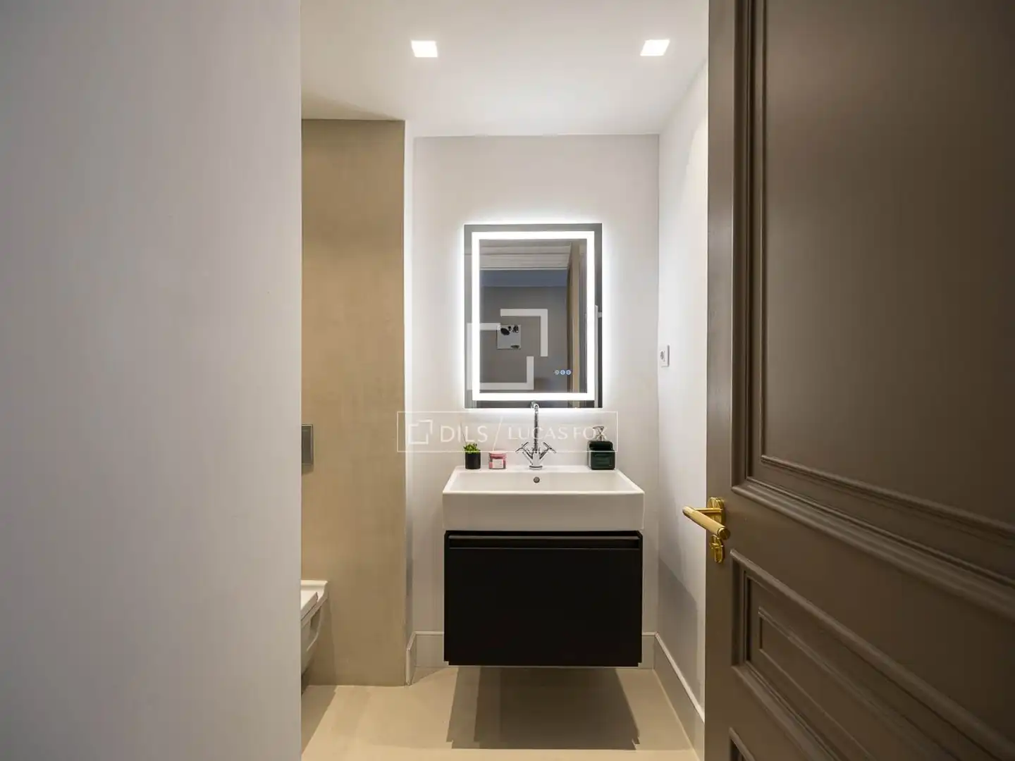Badezimmer von Wohnung zum Verkauf in Barcelona mit Klimaanlage, Heizung und Parkett