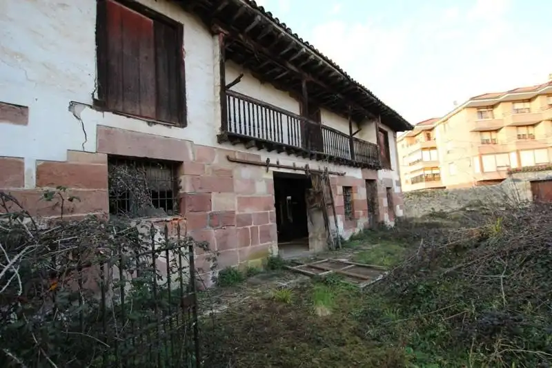 Vista exterior de Casa o xalet en venda en Cabezón de la Sal amb Jardí privat i Terrassa