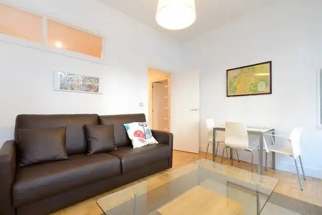 Sala d'estar de Pis en venda en Bilbao  amb Calefacció i Traster