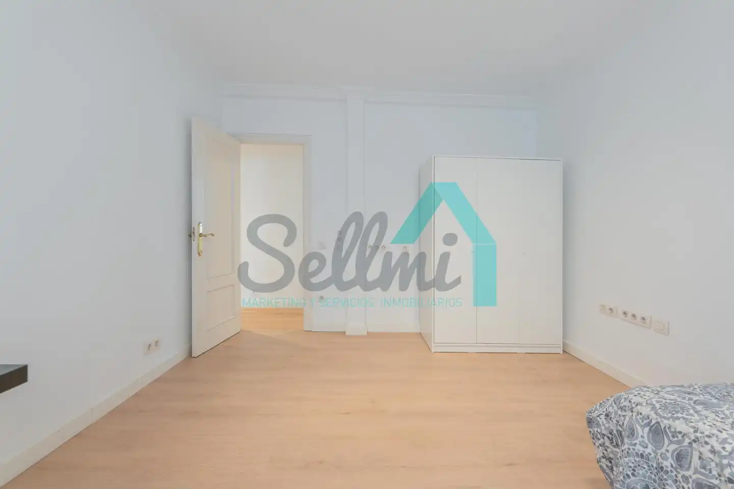 Schlafzimmer von Wohnung zur Miete in Oviedo  mit Heizung, Parkett und Terrasse