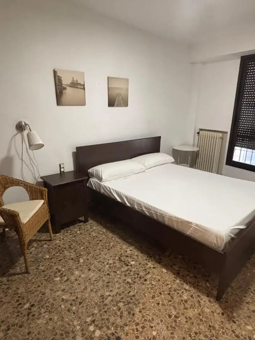 Schlafzimmer von Wohnung zur Miete in Valencia mit Klimaanlage, Heizung und Möbliert