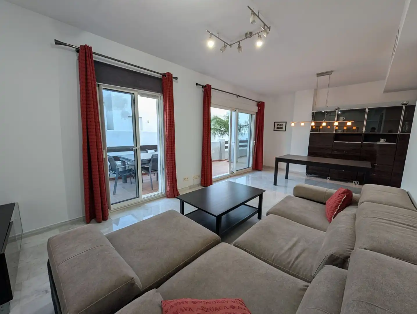 Apartamento de alquiler en Villa Borghese, Valle Romano Golf