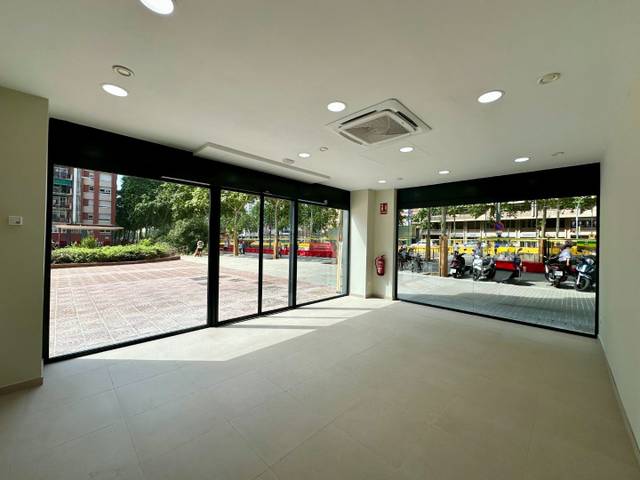 Local comercial en Alquiler en Meridiana en La Sagrera
