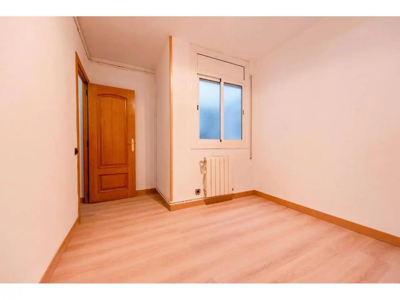 Habitación de Piso en venta en Cerdanyola del Vallès con Calefacción, Parquet y Balcón
