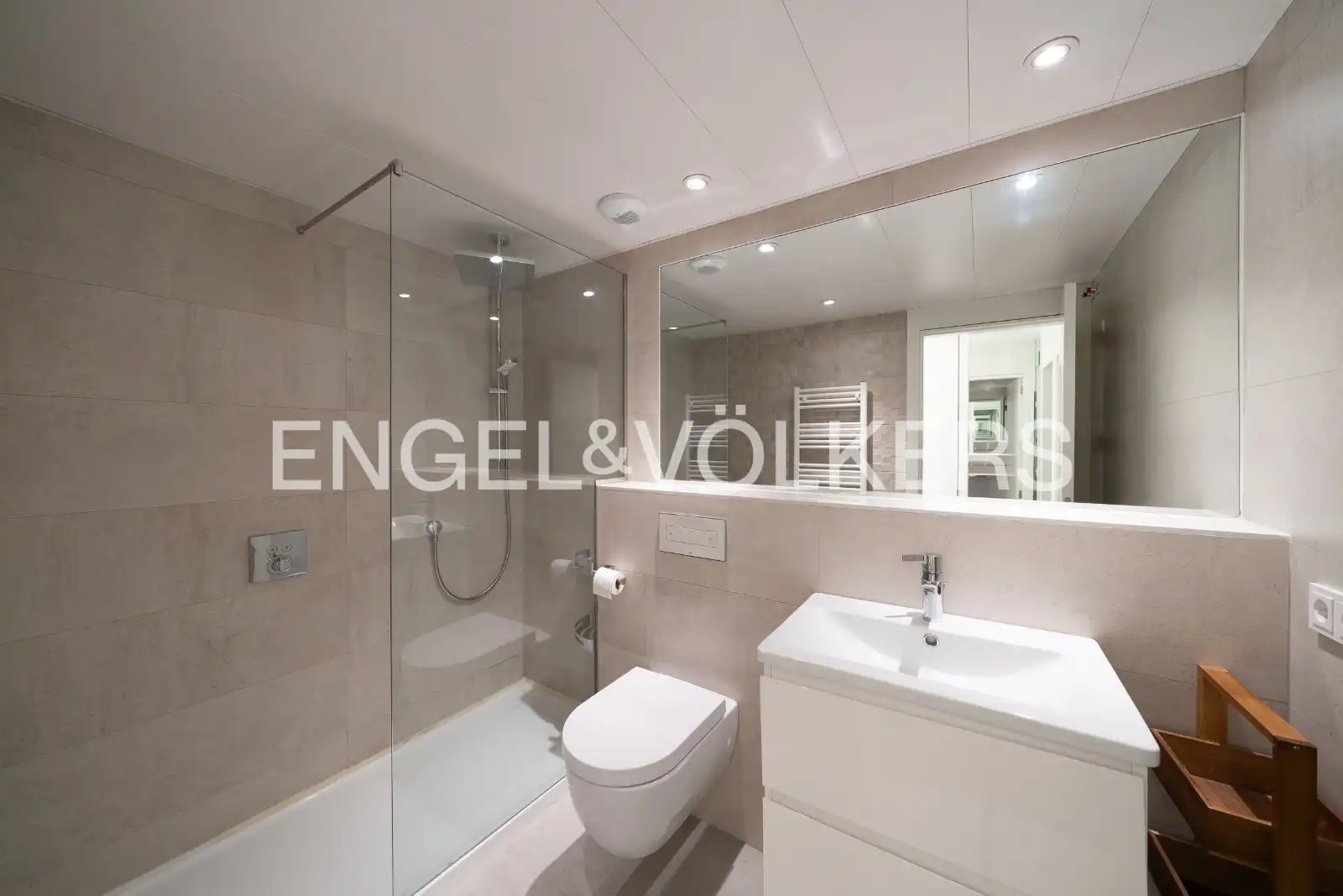 Bathroom of Flat for rent in Madrid  with Air Conditioner, Heating and Swimming Pool