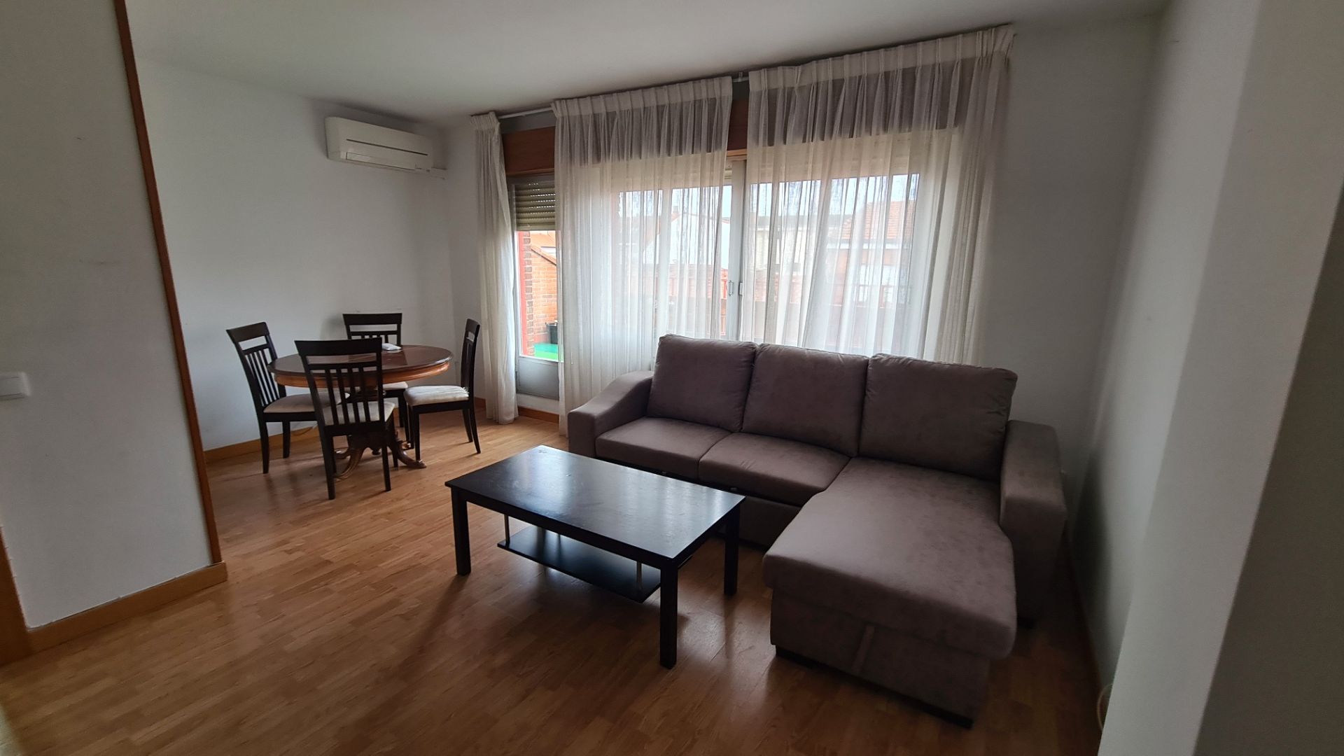 Living room of Flat to rent in Zamora Capital   with Air Conditioner, Heating and Parquet flooring
