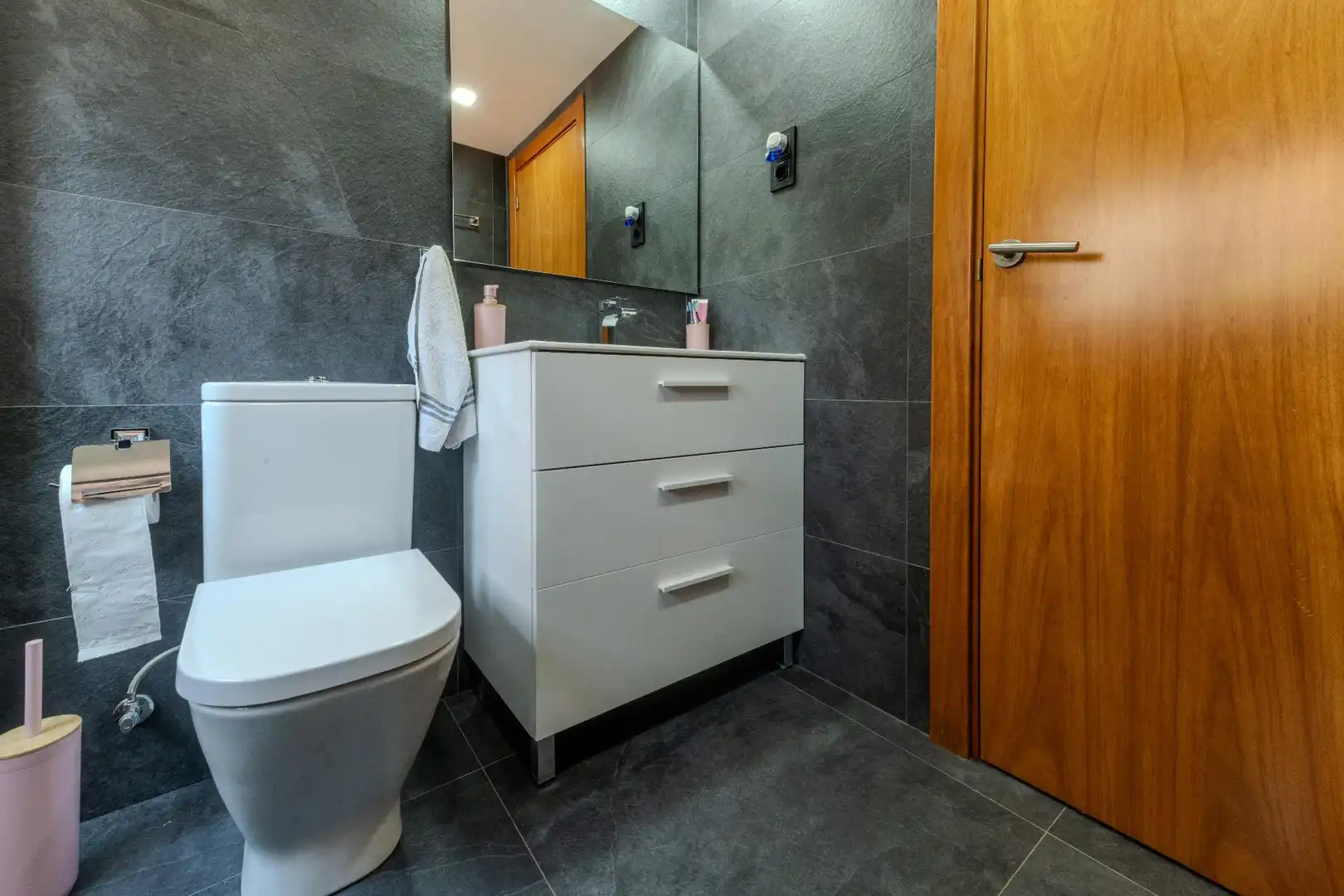 Baño de Planta baja en venta en Sabadell con Aire acondicionado, Calefacción y Jardín privado