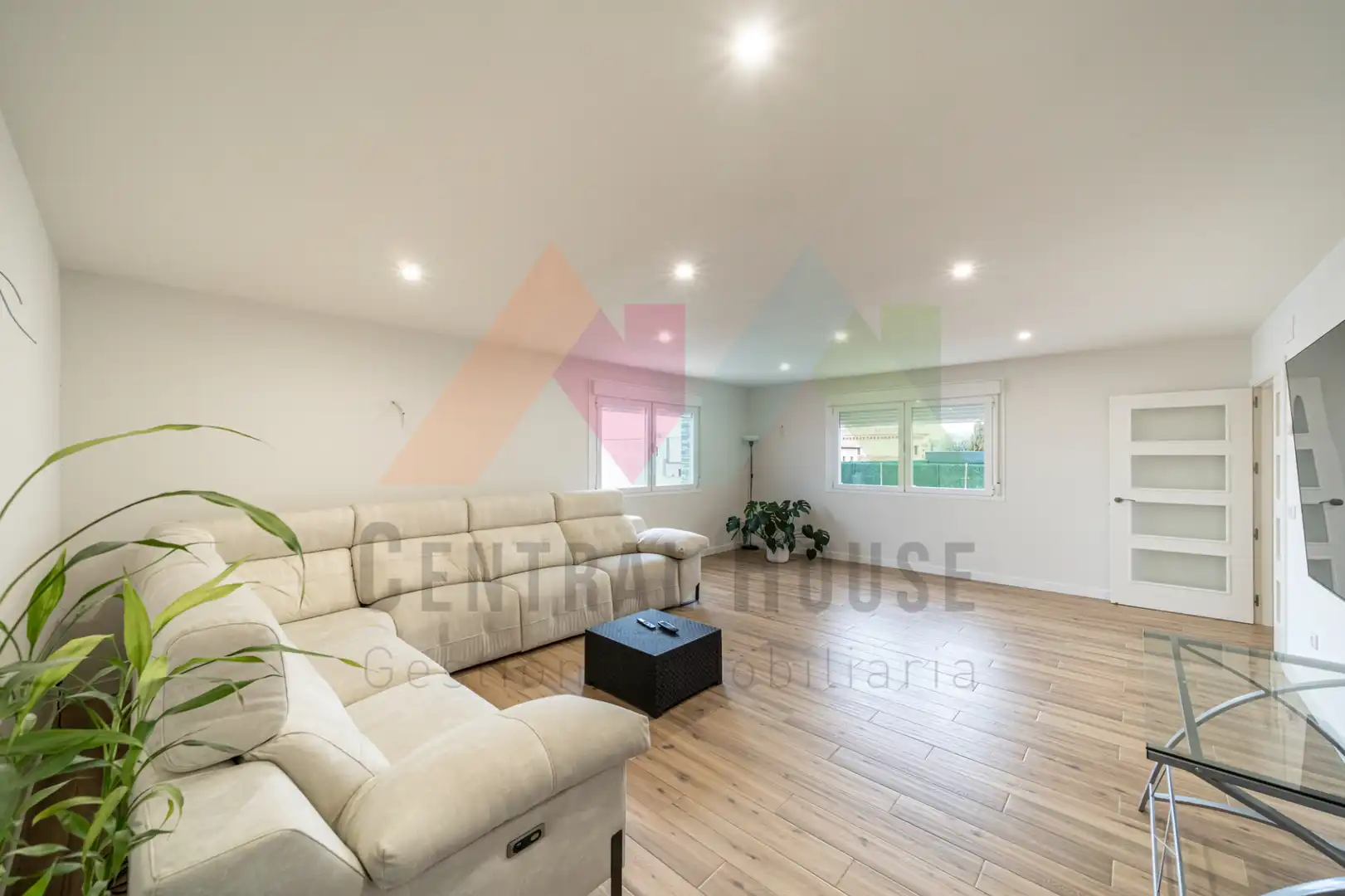 Living room of Houses for sale in Olías del Rey  with Air Conditioner, Heating and Private garden