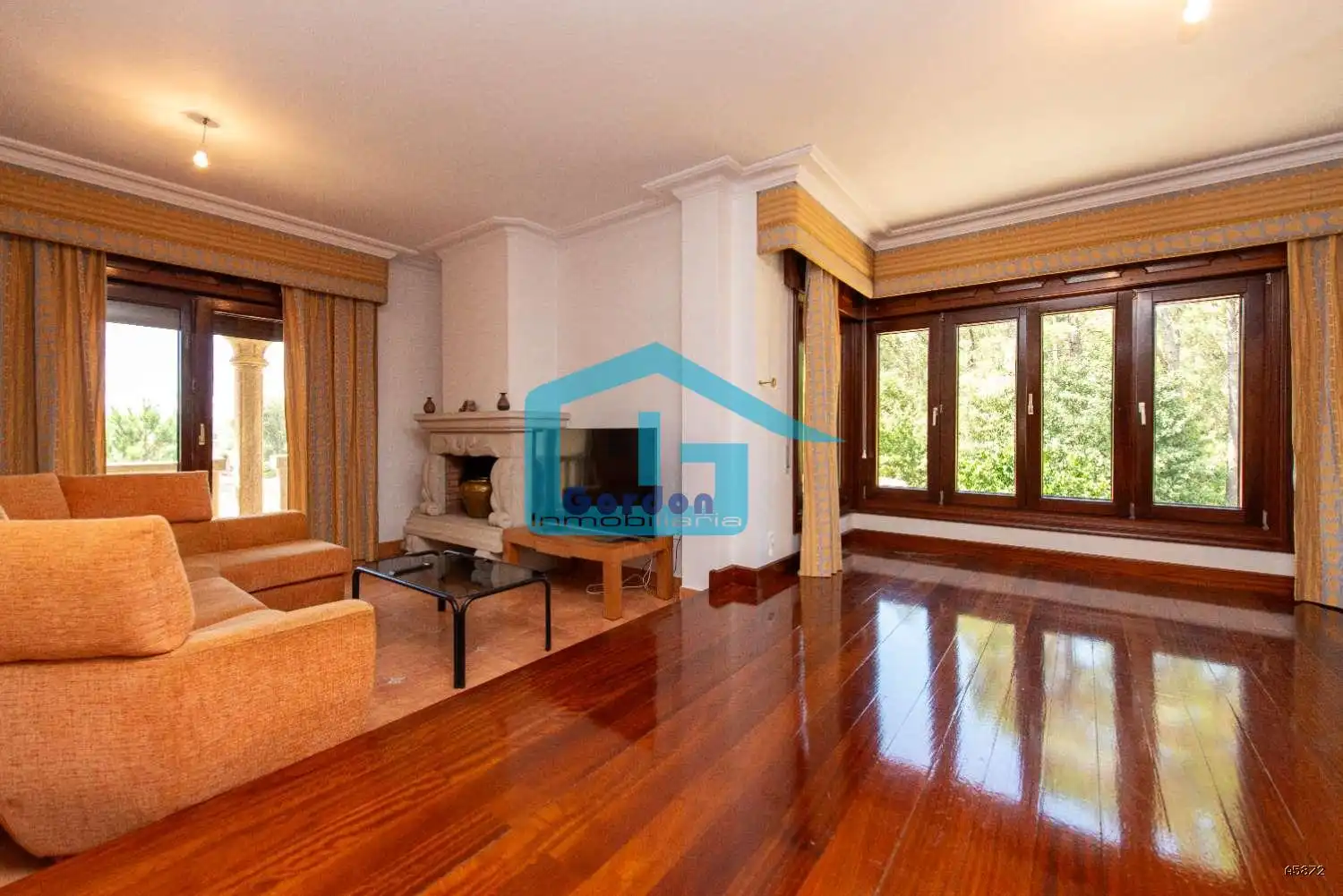 Sala d'estar de Casa o xalet en venda en Meaño amb Calefacció, Parquet i Terrassa