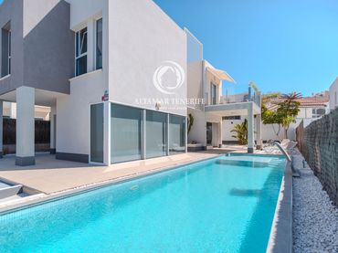 Casa con piscina en venta en El Horno