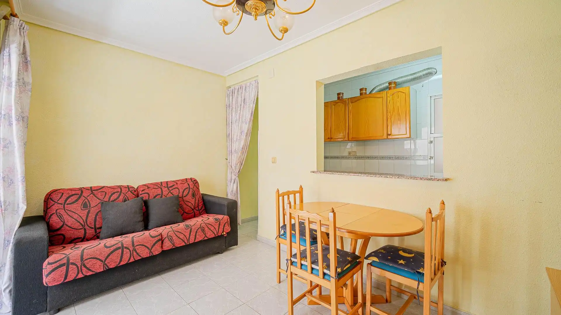 Sala de estar de Apartamento en venta en Torrevieja con Amueblado y Balcón