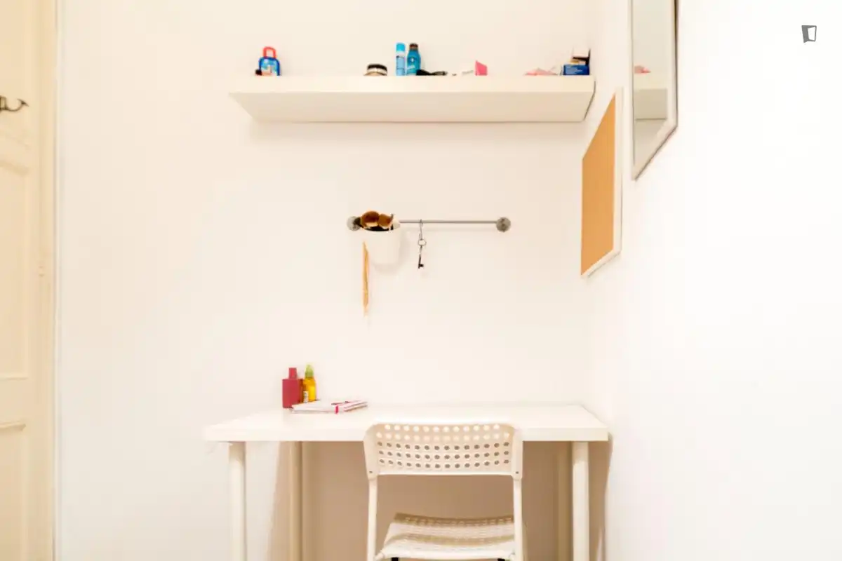 Dormitori de Apartament per a compartir en Barcelona amb Moblat, Forn i Rentadora