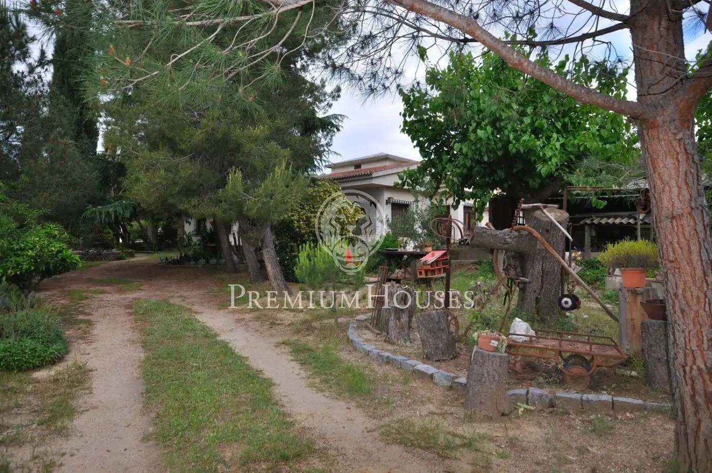 Houses for sale in Tiana