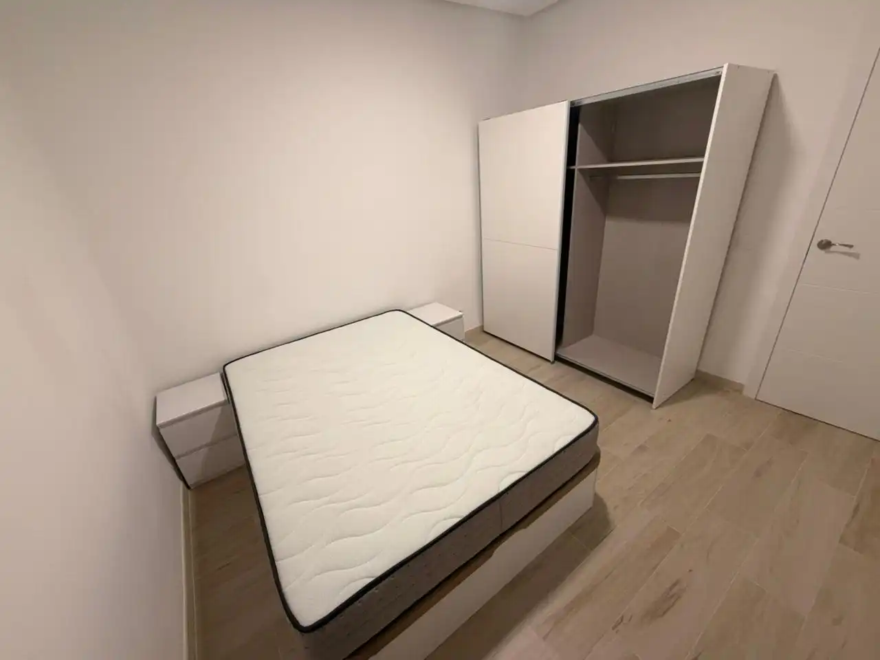 Schlafzimmer von Erdgeschoss zur Miete in Madrid