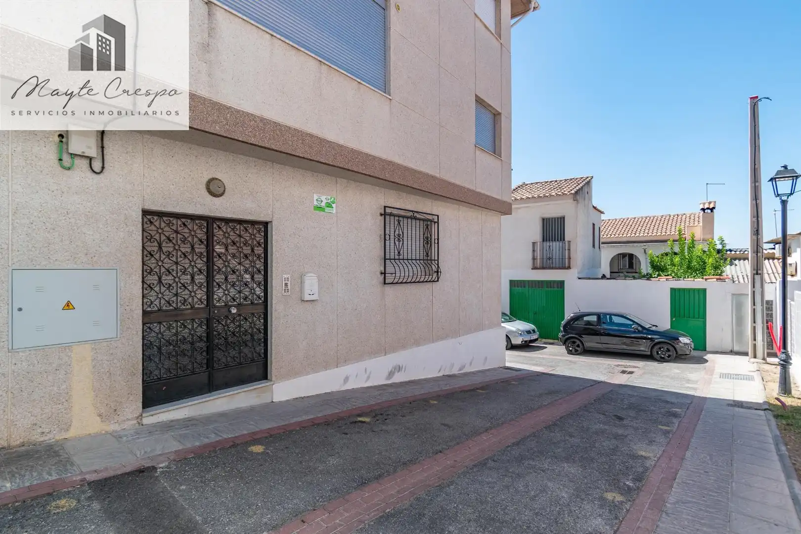 Vista exterior de Casa adosada en venta en Jun con Terraza, Amueblado y Alarma