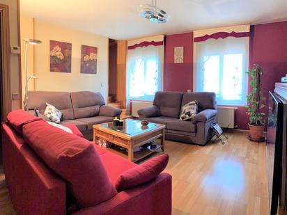 Living room of Flat for sale in Alcalá de Henares  with Terrace and Swimming Pool