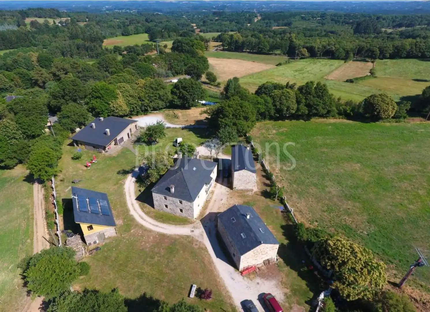 Außenansicht von Residential zum Verkauf in Friol