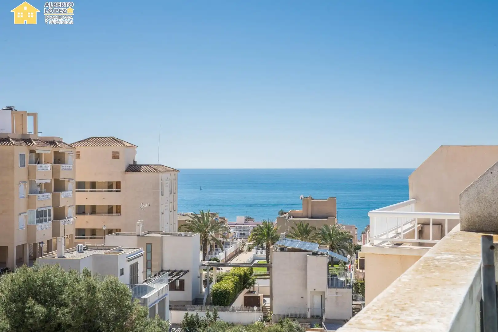 Vista exterior de Àtic en venda en Santa Pola amb Aire condicionat, Terrassa i Balcó