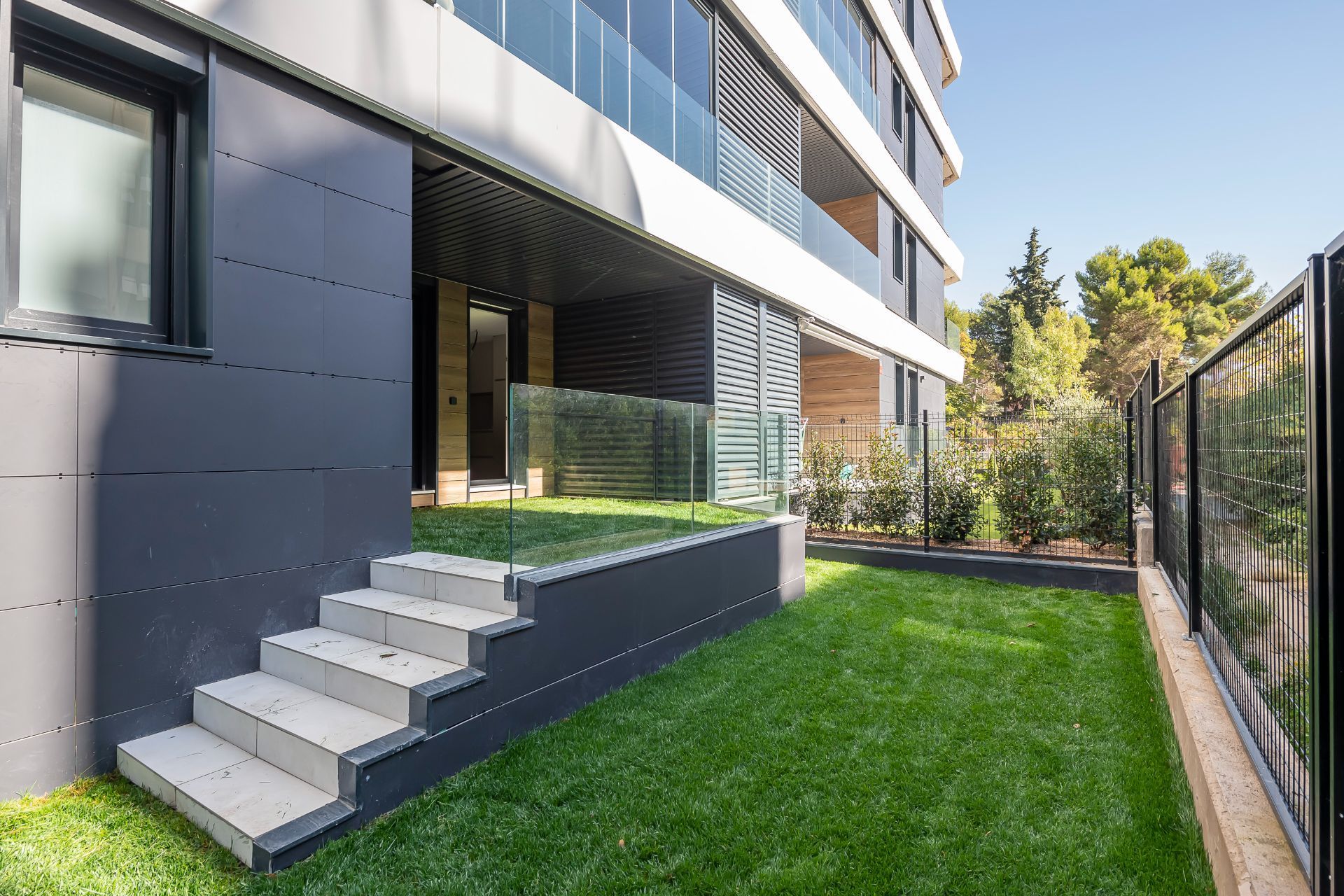 Exterior view of Flat for sale in  Madrid Capital  with Air Conditioner, Heating and Private garden