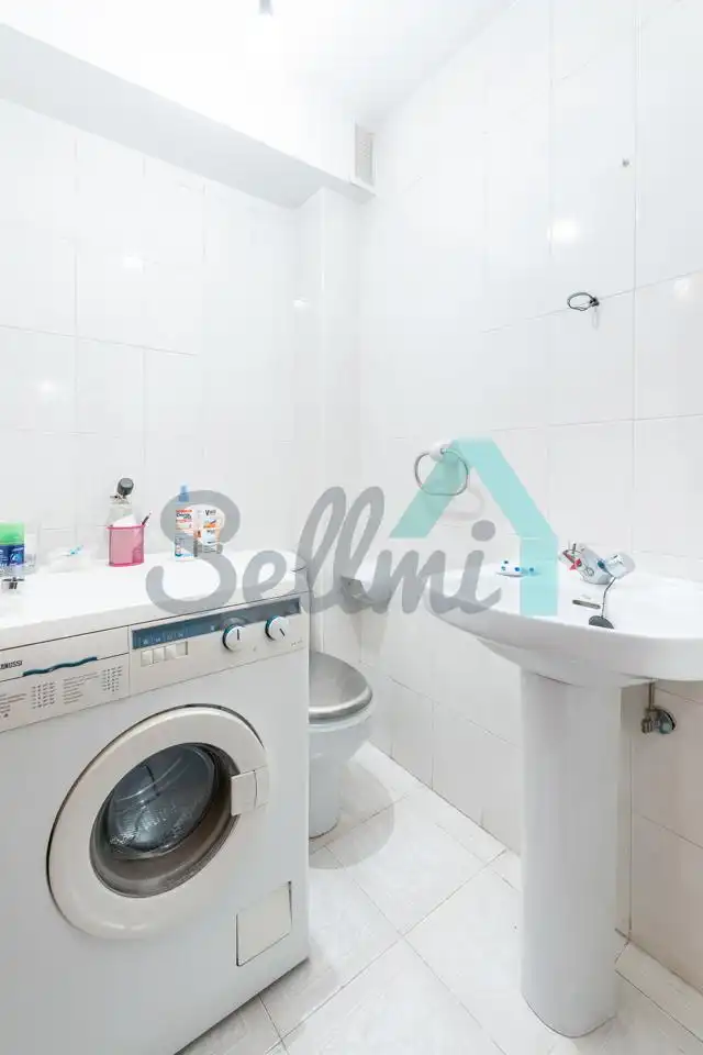 Badezimmer von Wohnung zum Verkauf in Lena mit Heizung, Parkett und Terrasse