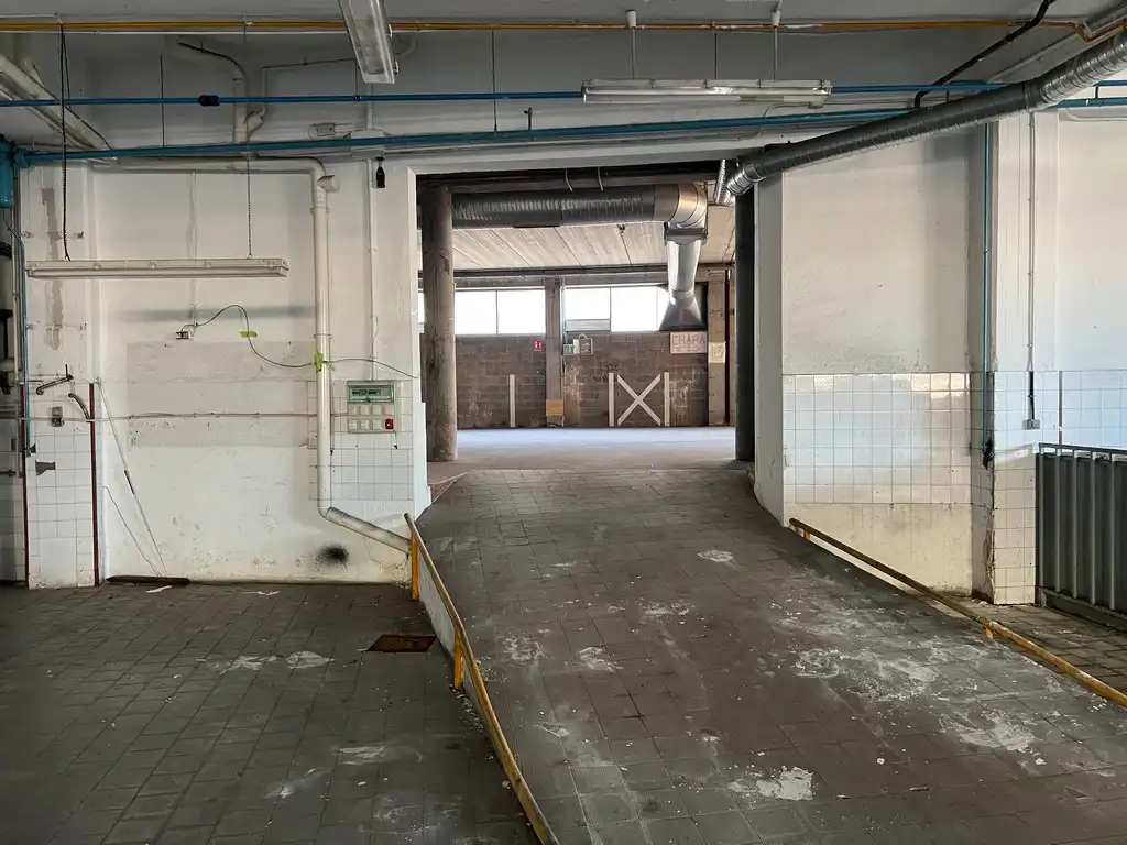 Nave industrial de alquiler en Oleiros con Calefacción