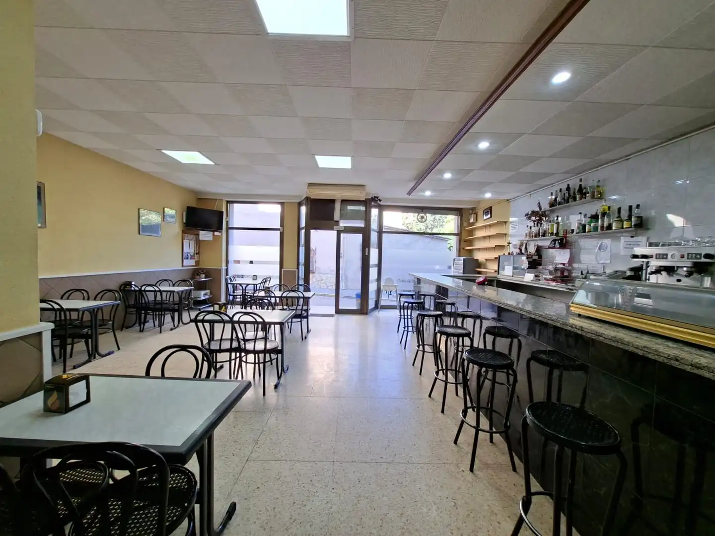 Commercial properties for sale in Llinars del Vallès  with Air Conditioner, Heating and Furnished