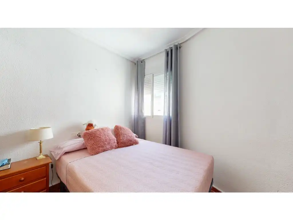 Bedroom of Flat for sale in Torrent  with Air Conditioner and Balcony