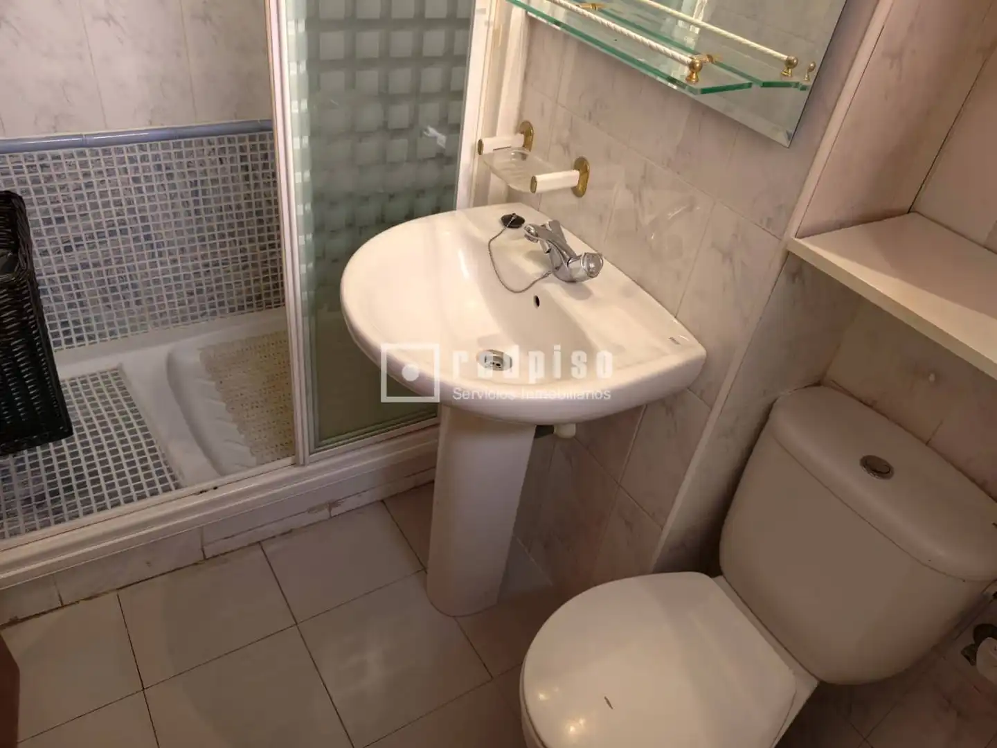 Bathroom of Flat for sale in Madrid  with Air Conditioner, Heating and Parquet flooring