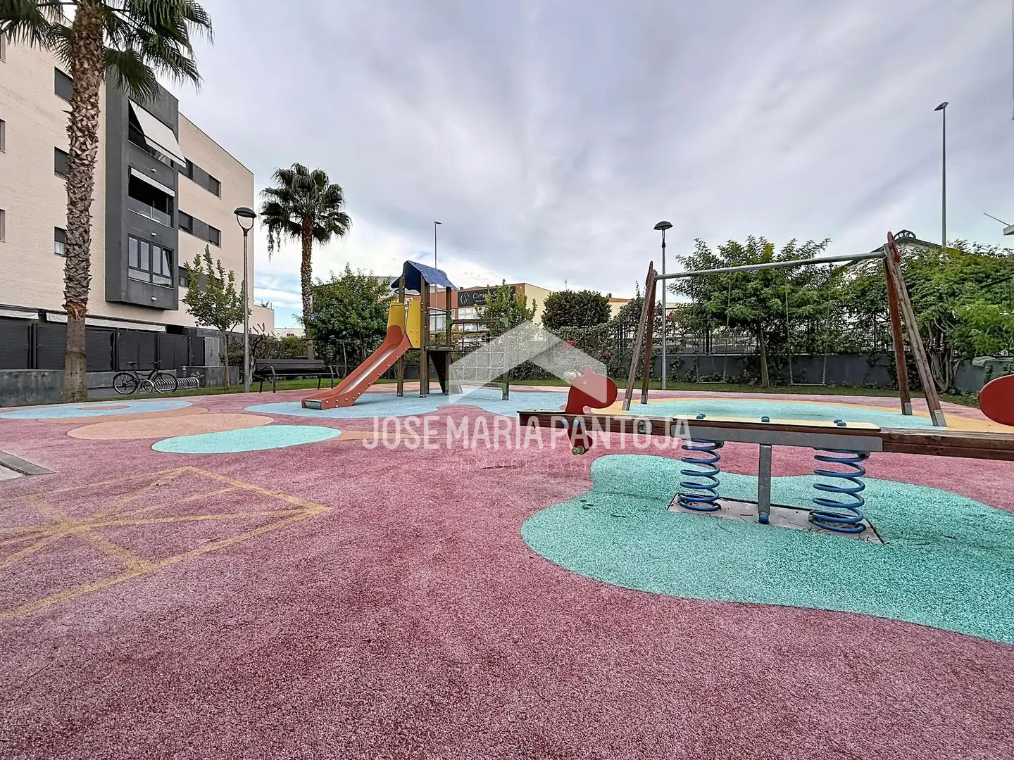 Vista exterior de Pis en venda en Jerez de la Frontera amb Aire condicionat, Jardí privat i Parquet