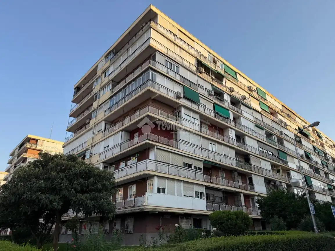 Piso con terraza en venta en Latina