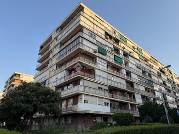 Pis amb balcó en venda a Latina