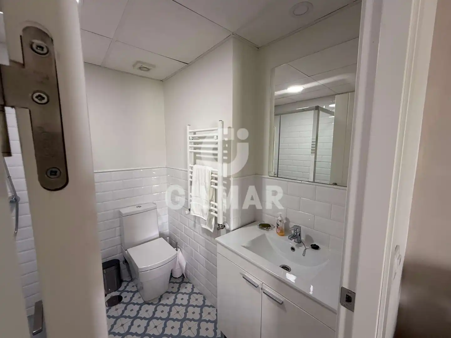 Bathroom of Flat for rent in Sevilla  with Air Conditioner, Heating and Parquet flooring