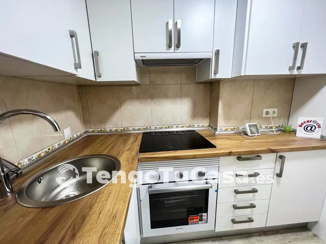 Kitchen of Flat for sale in Madrid  with Air Conditioner, Furnished and Oven