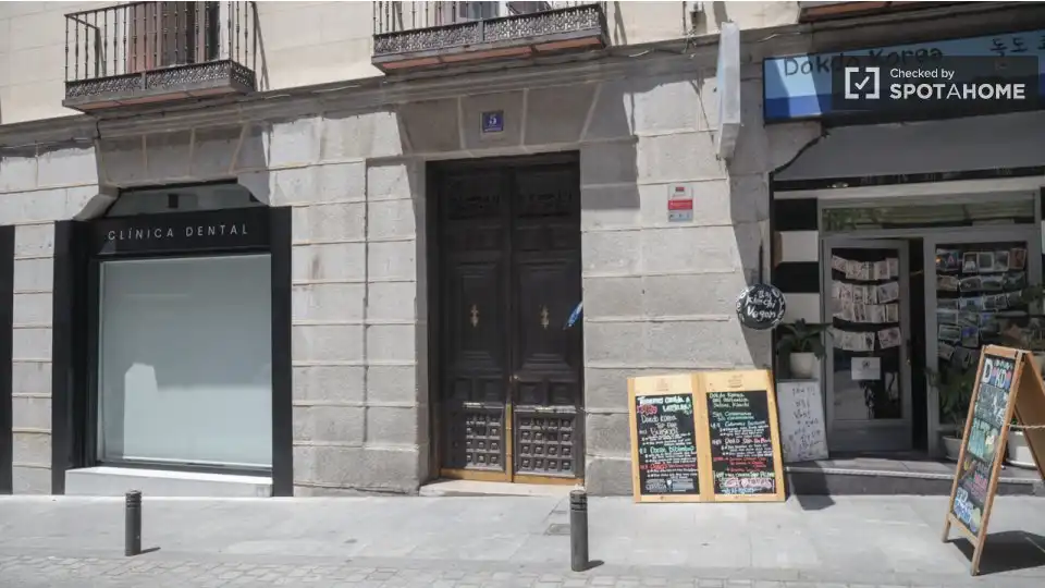 Flat for share in Madrid  with Air Conditioner, Heating and Terrace