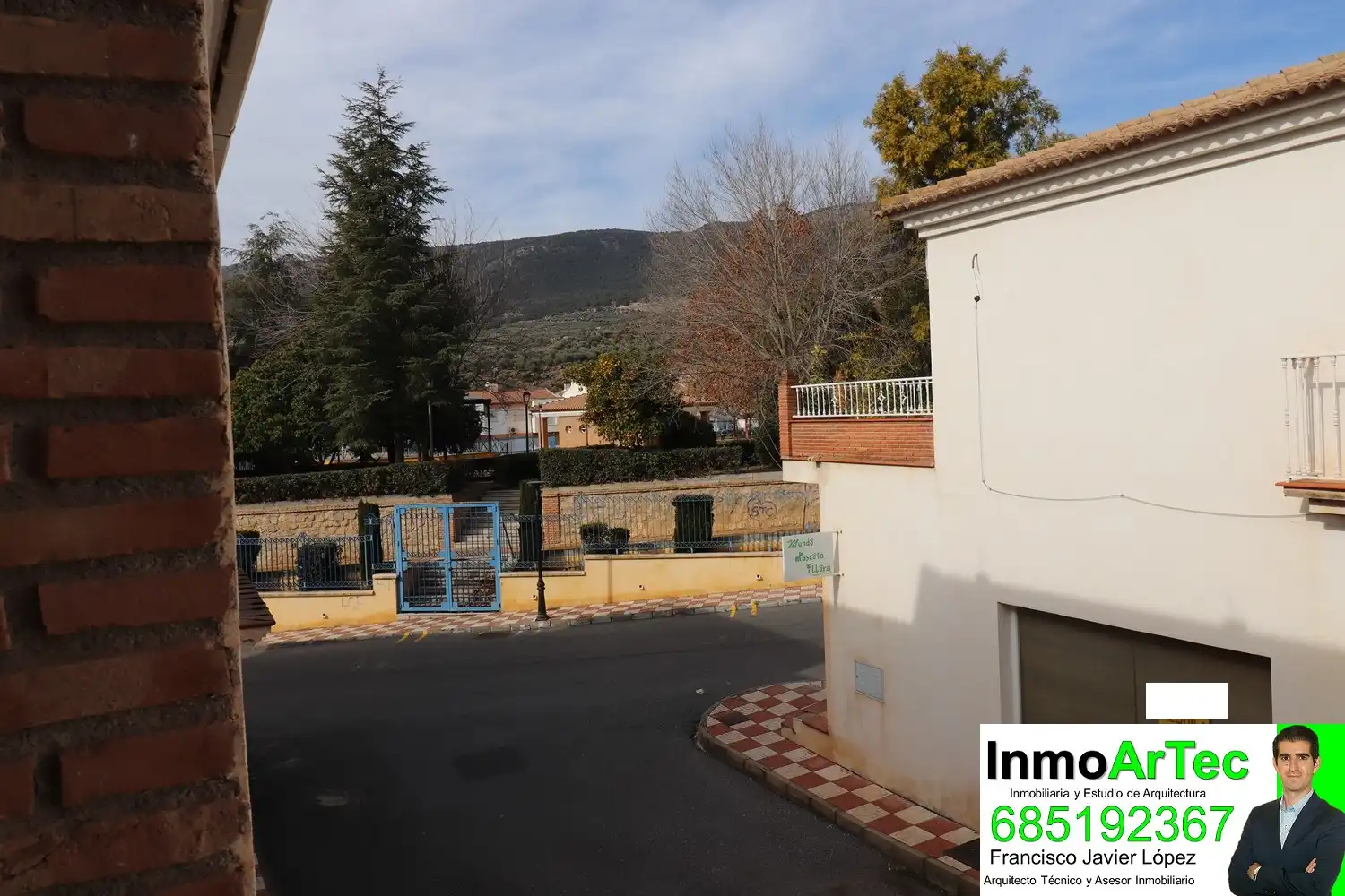 Vista exterior de Casa o xalet en venda en Íllora amb Jardí privat, Terrassa i Balcó